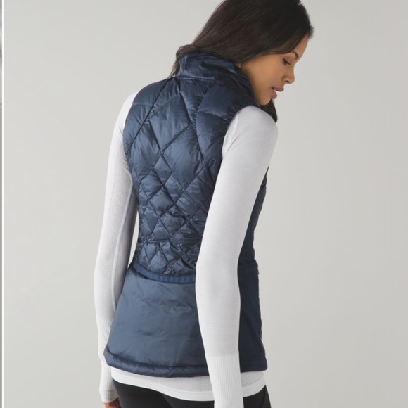 Lululemon Down For A Run Vest size 12 Navy Blue